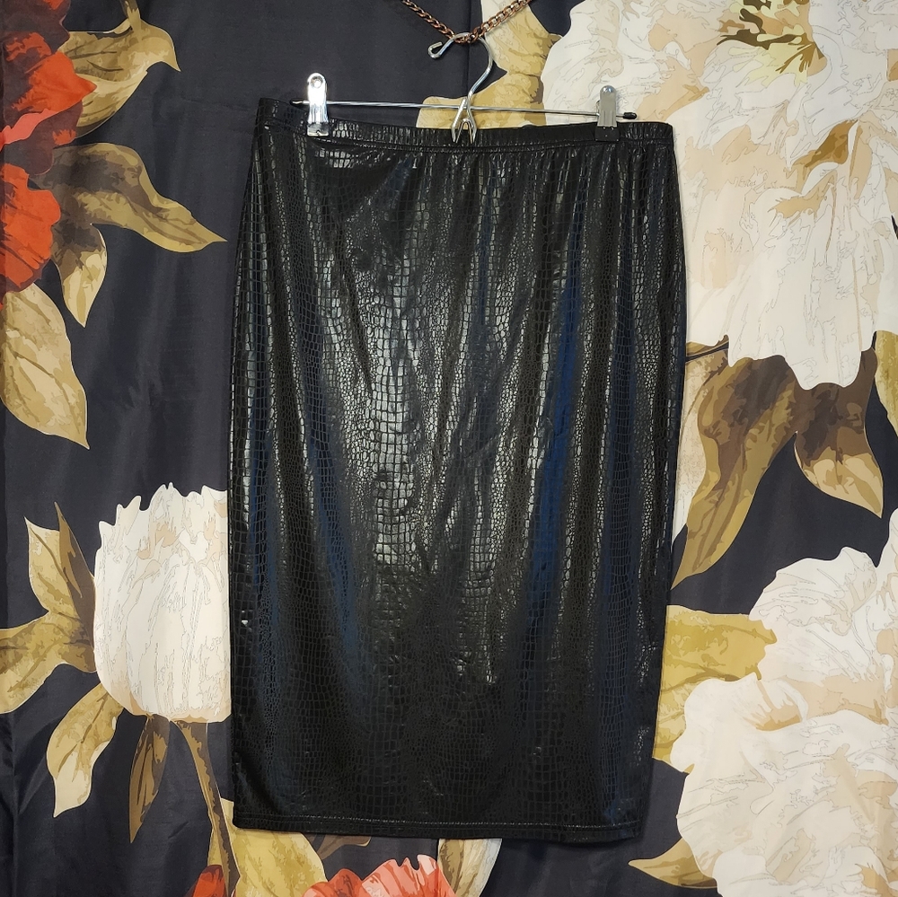 Faux croc print leather black pencil skirt (XL)